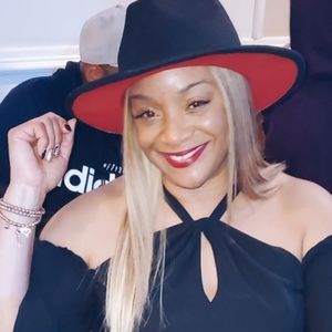 Meet your Posher, Monique